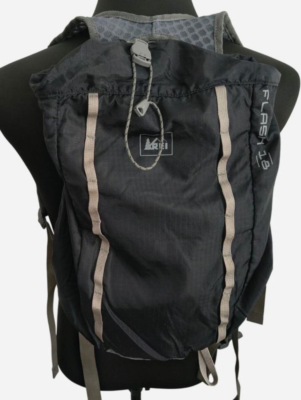 REI flash 18 backpack for outdoors Camping